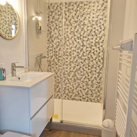 T2 A Proximite Des Commerces - 1 A 4 Pers -